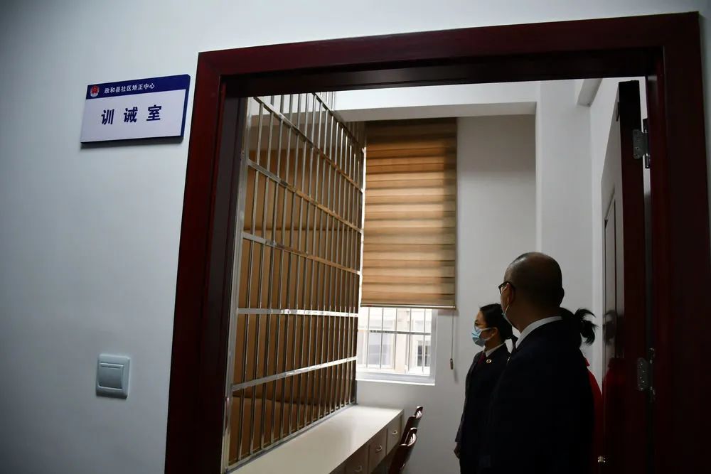 训诫文男男职业训诚师训诫文，男男之间的责任与尊重