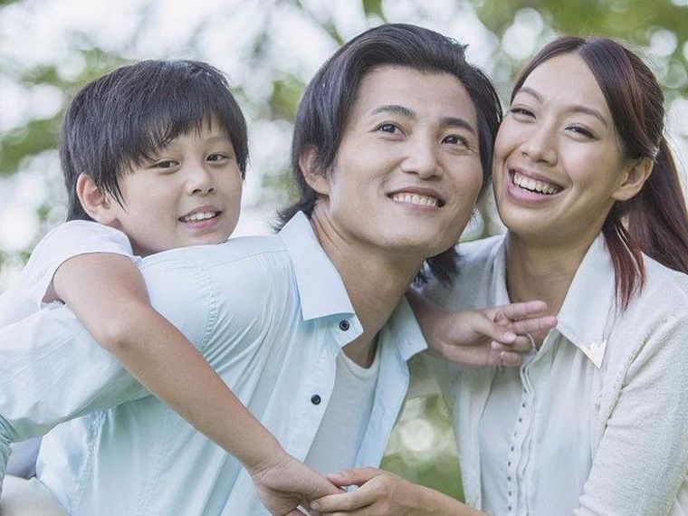 父母儿女互换干在线播放父母儿女互换角色的体验之旅-第2张图片