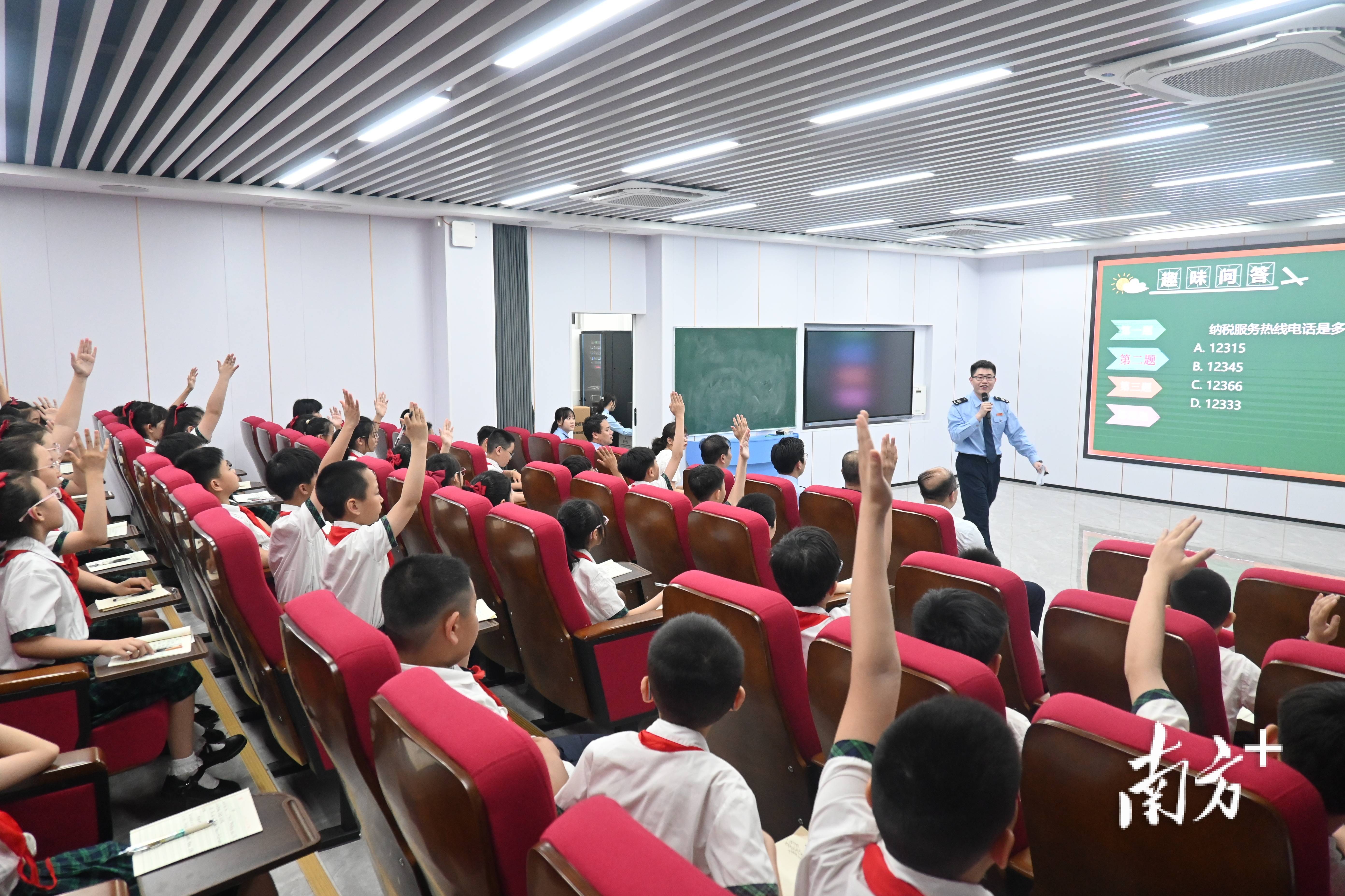 同学之间的H同学间的和谐与理解——从H的视角看我们的成长