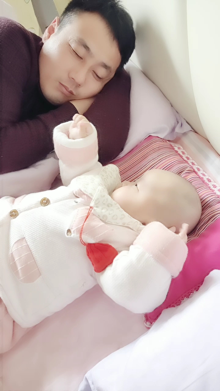 半夜看见爸在妈身上抖深夜的微妙观察，父亲与母亲之间的无声交流